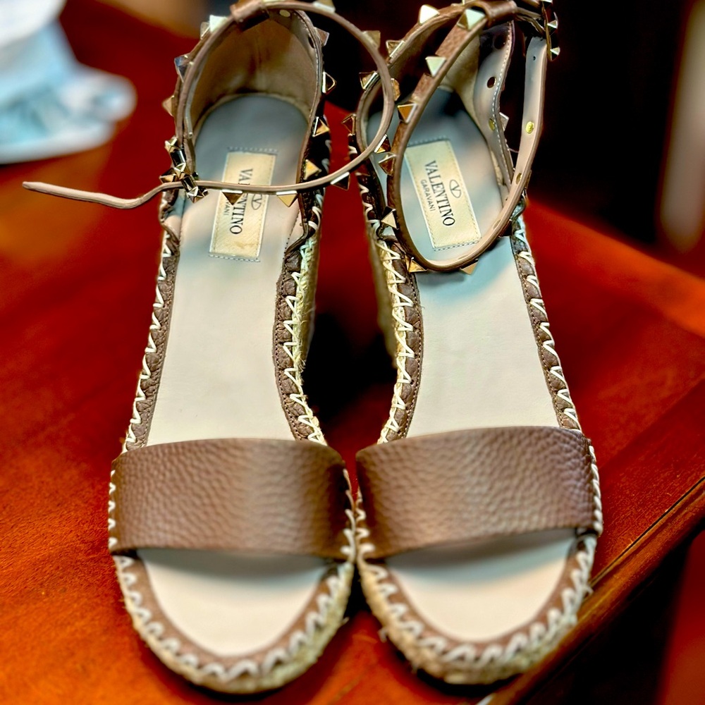 Valentino, brown leather, and Rafia brand new wedges